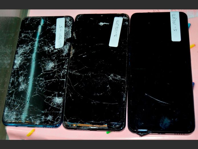 LOT: HUAWEI, OPPO & SAMSUNG SMART PHONES [Untested, damaged]