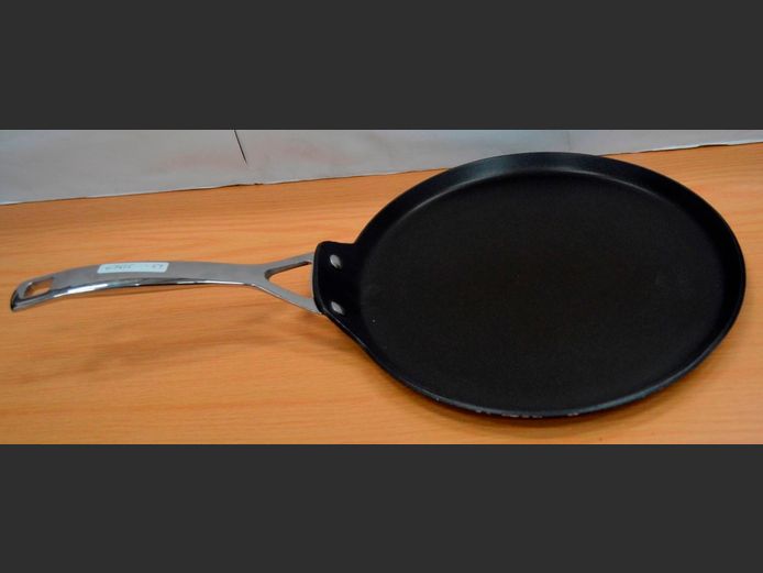 LE CREUSET NON-STICK CREPE PAN, 28cm Diameter