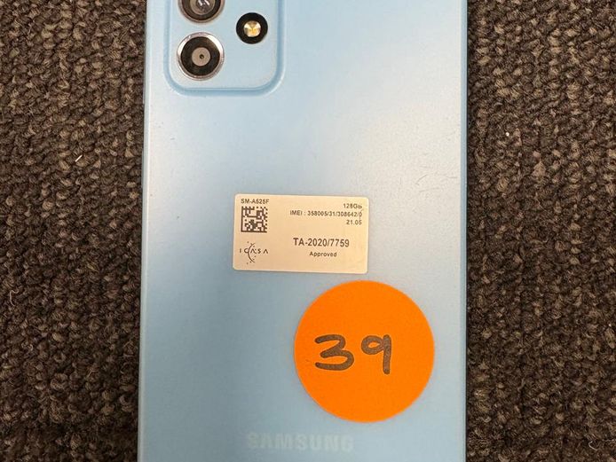 39 - Samsung Galaxy A52