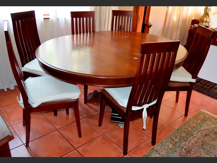 OVAL OAK EXTENSION DINING TABLE [Watermarks to top] & SET OF 6 STAINED MAHOGANY DINING CHAIRS, 161 x 133 x 80cm