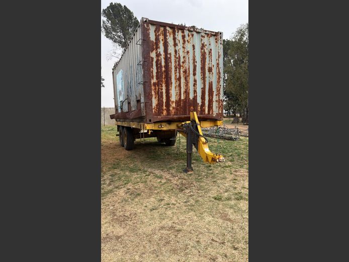 Landsilo met Container Trailer