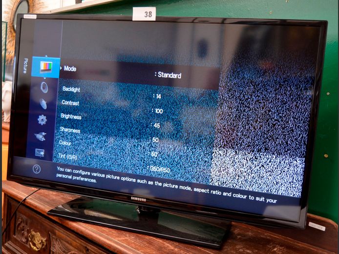 SAMSUNG 40" L.E.D. TV [Switches on] ### LICENCE PLEASE ###