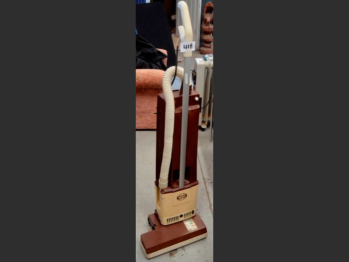 SEBO VACUUM CLEANER [Switches on, untested further]