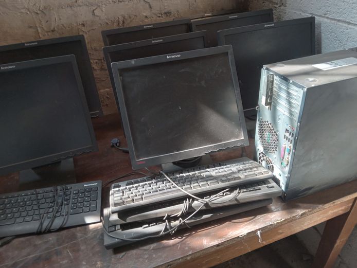 Assorted monitors & keyboards & CPUs