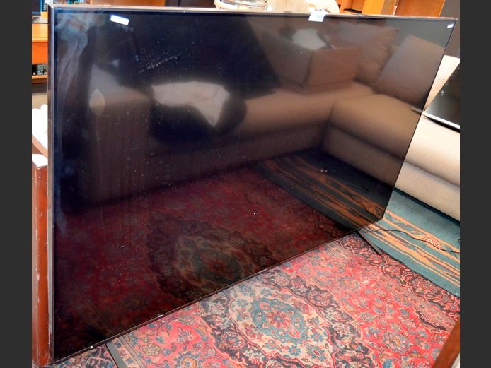 LG THINQ 86" TV [Switches on, screen cracked, untested further] [#: 425158988] ### LICENCE PLEASE ###