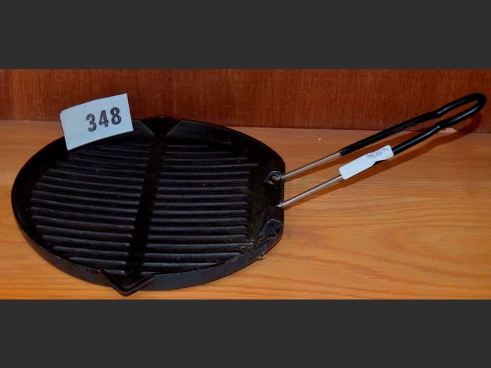 LE CREUSET CAST IRON GRIDDLE PAN, 25cm Diameter