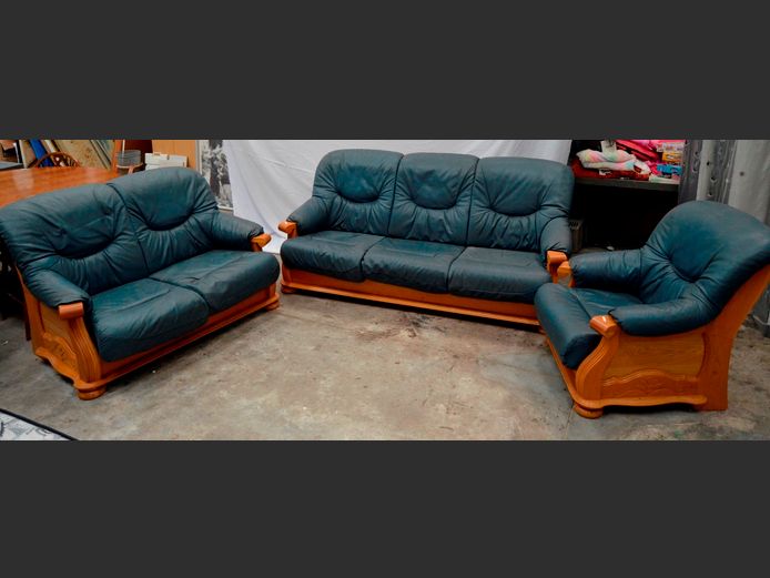 GRAFTON EVEREST OAK & GREEN LEATHER 3-PIECE, 6-SEATER LOUNGE SUITE