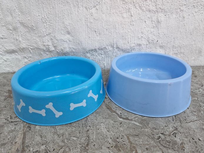 Set of 2 Light & Dark Plastic Dog Bowls