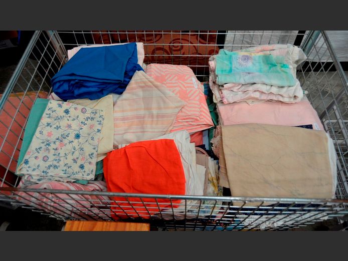 LARGE LOT: ASSORTED LINEN [Excl. Bin]