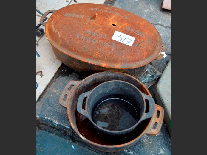 NO. 7 GRISWOLD CAST IRON DOUBLE ROASTER & 2 x FLAT BOTTOMED POTS [Rusty]