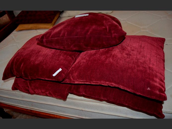 SET OF 5 BURGUNDY SCATTER CUSHIONS, 40 x 40cm