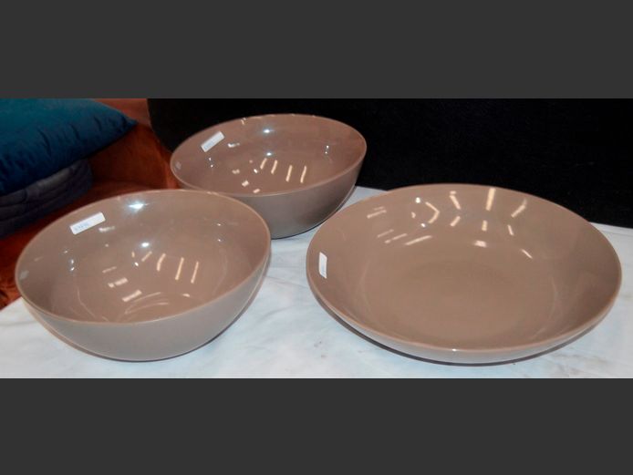SET OF 3 DEBORAH HUTTON HAND GLAZED BOWLS, 36cm Diameter & 28cm Diameter