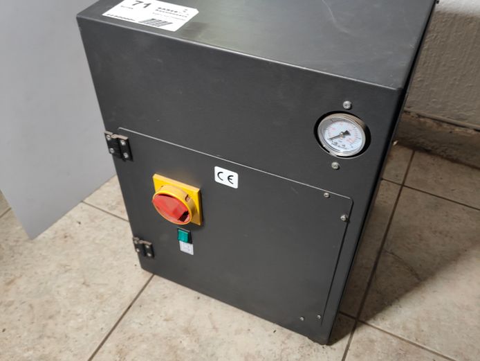 COMPRESSOR REGULATOR SWITCH
