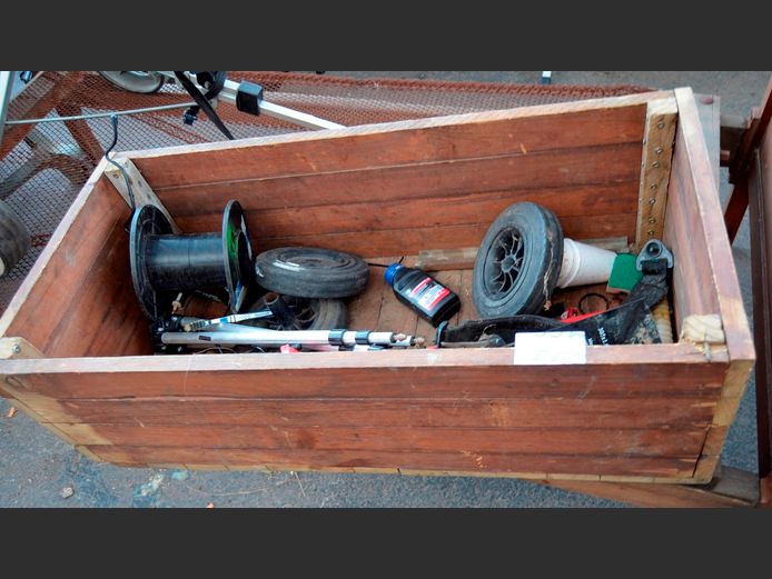WOODEN PLANTER BOX, 94 x 45 x 28cm [Contents not included]