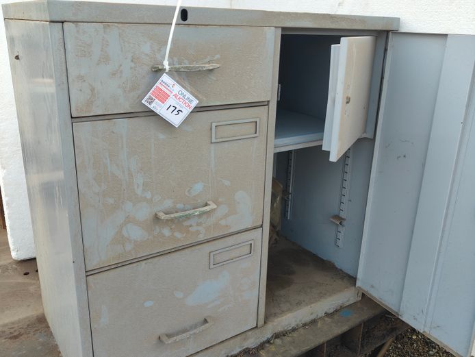 STEEL TOOL CABINET