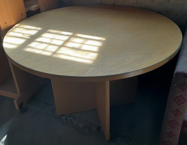 Round-top(spinning) wooden table