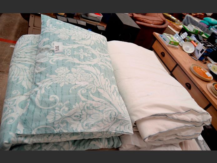 ¾ FEATHER DUVET INNER, ANOTHER & 2 x PILLOWS