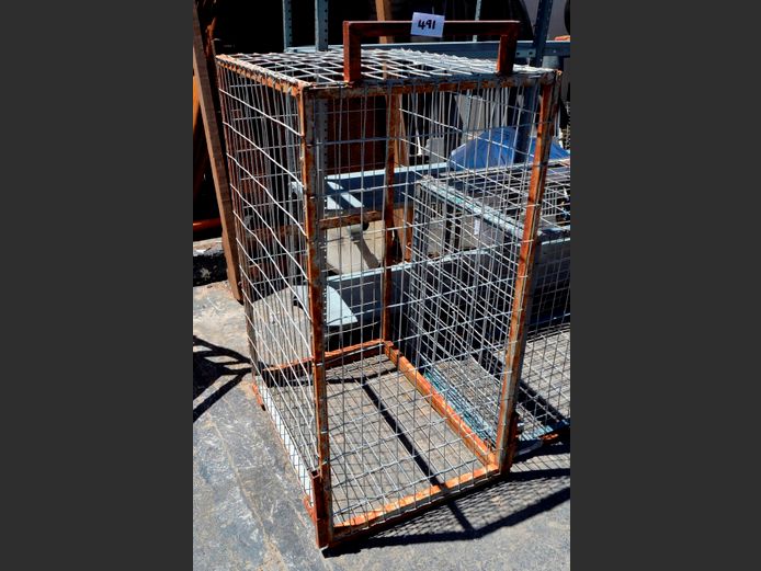 METAL ANIMAL CAGE, 123 x 61 x 81cm [Rusted]