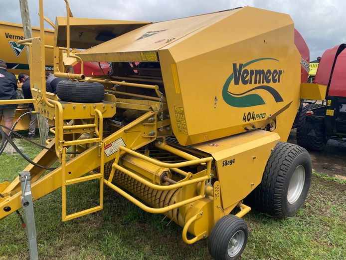 VERMEER 404 XCUT BALER