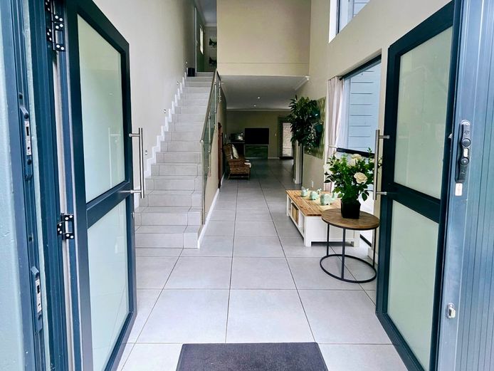 Modern Family Home, Island View