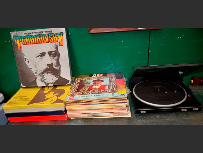 SANYO TURNTABLE & COLLECTION LP RECORDS [Untested & unchecked]