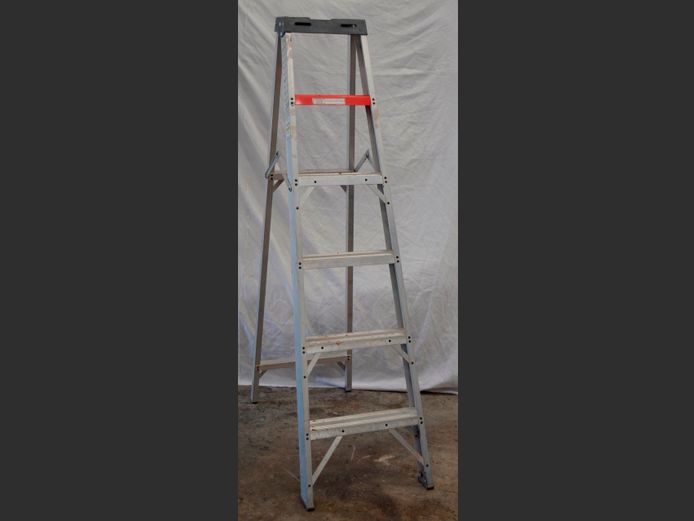 ALUMINIUM 5-STEP LADDER