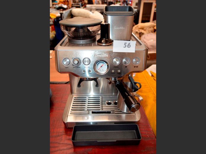 BREVILLE STAINLESS STEEL COFFEE MAKER/BEAN GRINDER [Switches on]