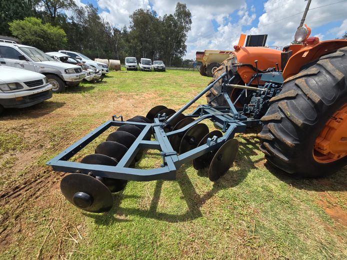 14 skottel Massey ferguson ploeg