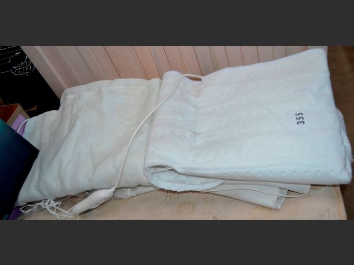LOT OF 4: ELECTRIC BLANKETS [Untested]