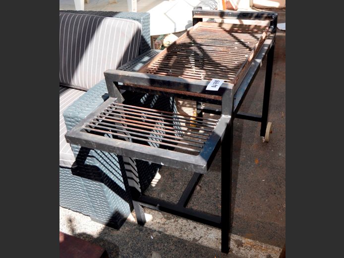 METAL BRAAI, 110 x 47 x 80cm