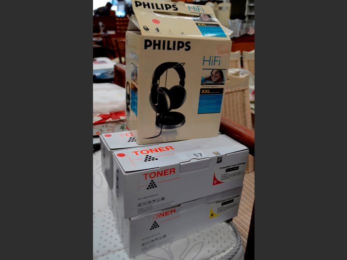 PHILIPS HEADPHONES & TONER CARTRIDGES [Untested, Condition of toner unknown]