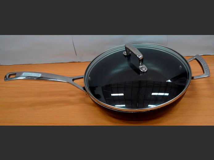 LE CREUSET NON-STICK FRYING PAN WITH LID, 26cm Diameter