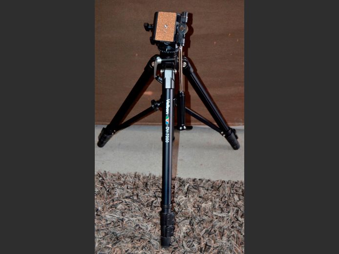 VELBON TRIPOD WITH BAG