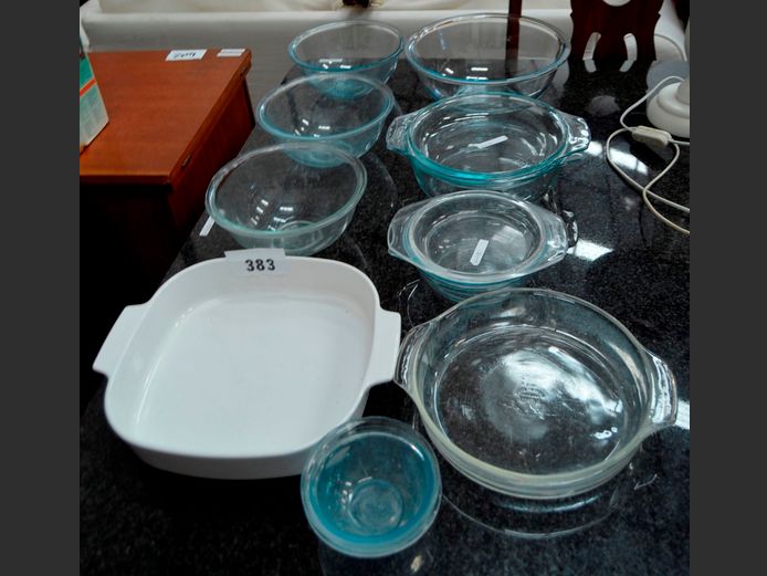 CORNINGWARE OVEN DISH, PYREX CASSEROLES WITH LIDS, GLASS BOWLS, etc