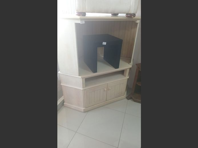 Corner tv cabinet