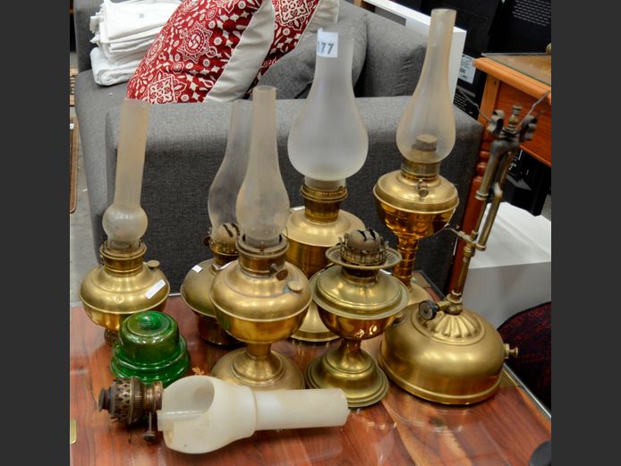 LOT OF 7: BRASS PARAFFIN LAMPS WITH GLASS SHADES