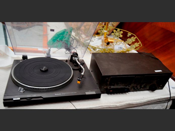 TECHNICS SL-D2 TURNTABLE & A DOUBLE TAPE DECK [Switches on, untested further]