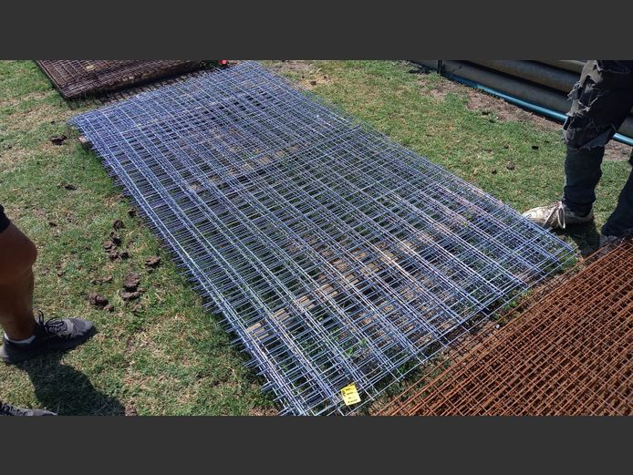 2mx2.4m galvanised mesh 100mmx100mm hole 4mm thick