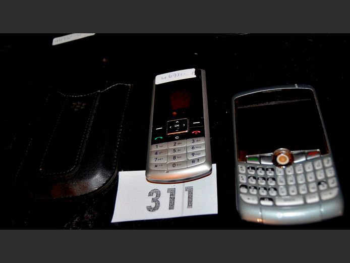 LG KP170 CELLPHONE & A BLACKBERRY [Untested, No chargers] [275,279]