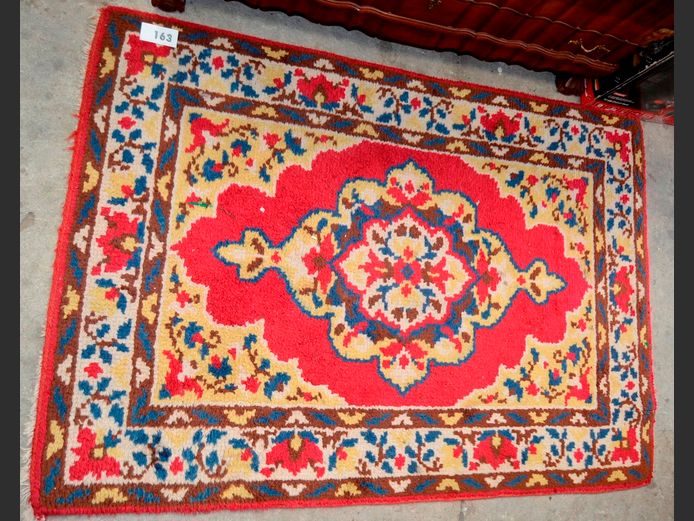 MULTI-COLOURED WOOL CARPET, 135 x 95cm [Needs a clean]
