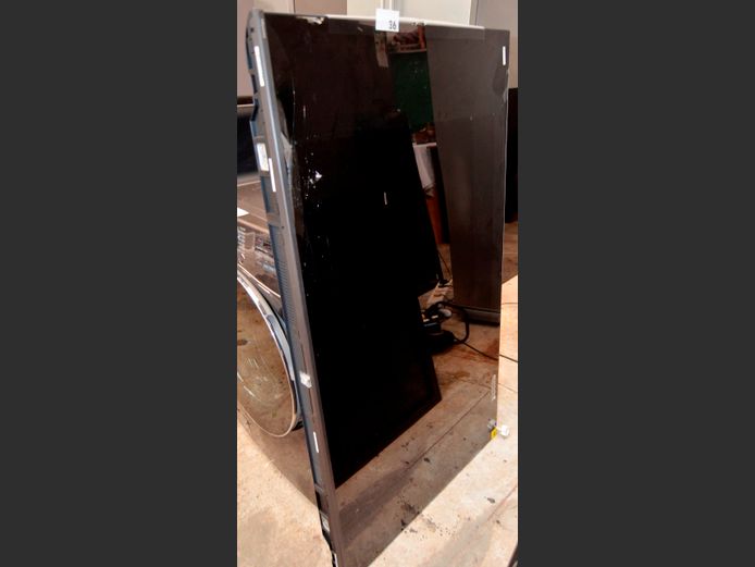 HISENSE 65" TV [Switches on, Screen cracked] ### LICENCE PLEASE ###