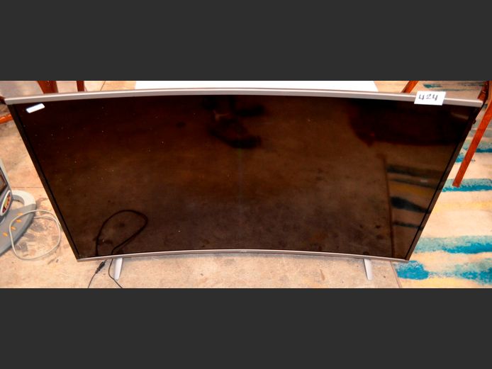 JVC 55" CURVE TV [Switches on, screen cracked] ### LICENCE PLEASE ###
