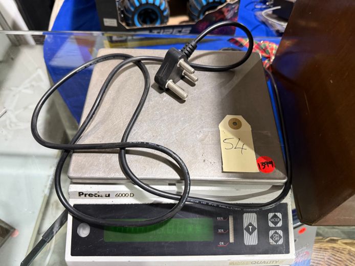 Precisa 6000D Scale 
