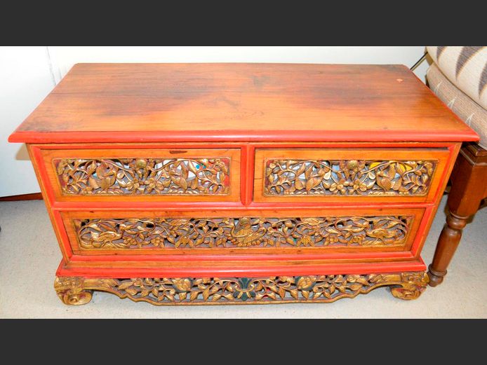 INDONESIAN ORNATELY CARVED & GILDED 3-DRAWER CHEST, 100 x 42 x 55cm