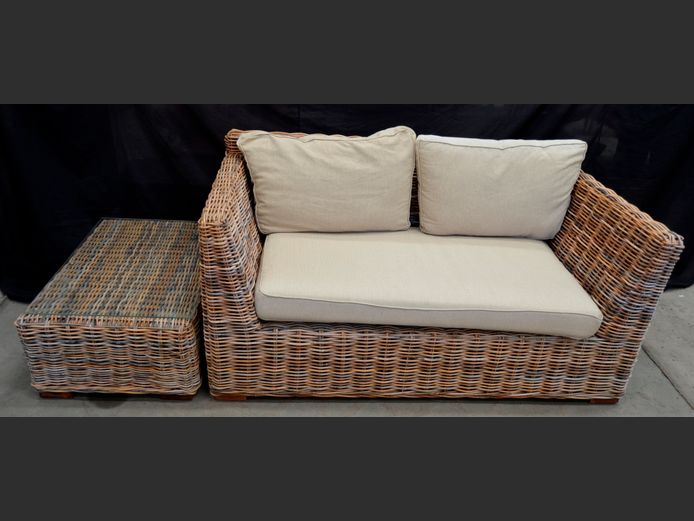 THICK WICKER 2-SEATER PATIO COUCH, 160 x 90cm, WITH CUSHIONS & MATCHING SIDE TABLE WITH GLASS TOP, 90 x 60 x 34cm