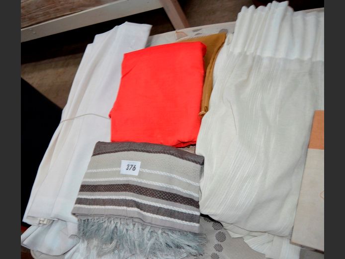 BLINDS, CURTAINS, TABLECLOTHS, etc