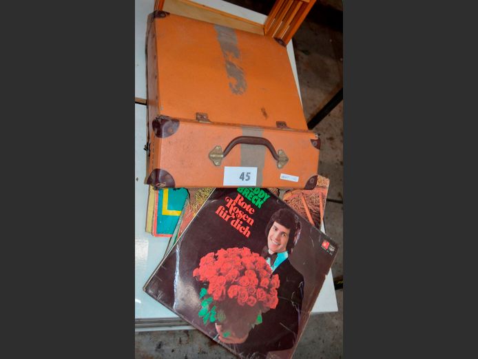 LOT: LP RECORDS IN CASE