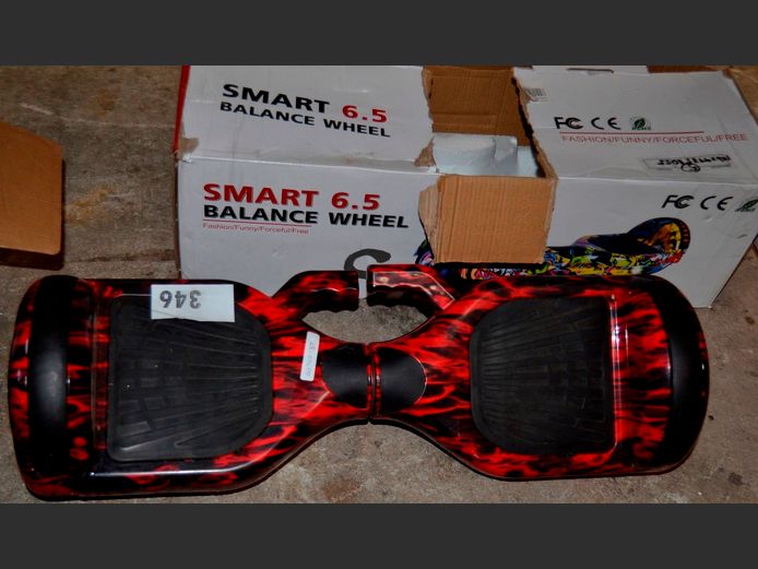 6.5" HOVERBOARD [Switches on, no charger]