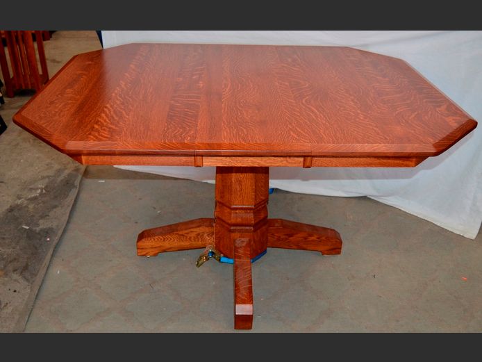 OAK EXTENSION DINING TABLE, 137 x 108 x 76cm [Base repaired]