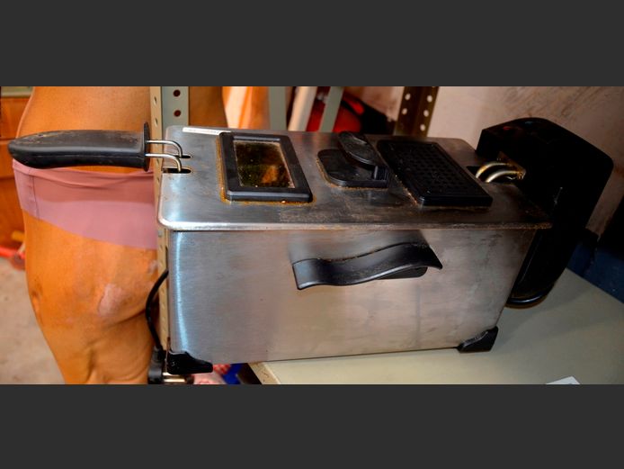 SUNBEAM CHIP FRYER [Switches on, untested further]